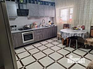 Дом 319м&sup2;, 3-этажный, участок 4 сот.  