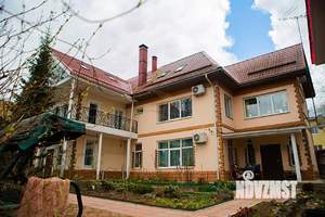 Дом 466м&sup2;, 3-этажный, участок 9 сот.  