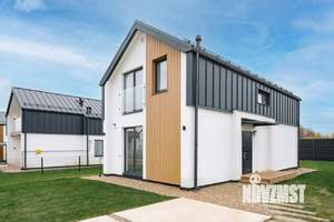 Дом 130м&sup2;, 2-этажный, участок 6 сот.  