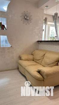 Студия квартира, посуточно, 44м2, 3/17 этаж