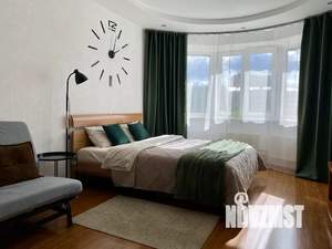 1-к квартира, посуточно, 42м2, 4/10 этаж